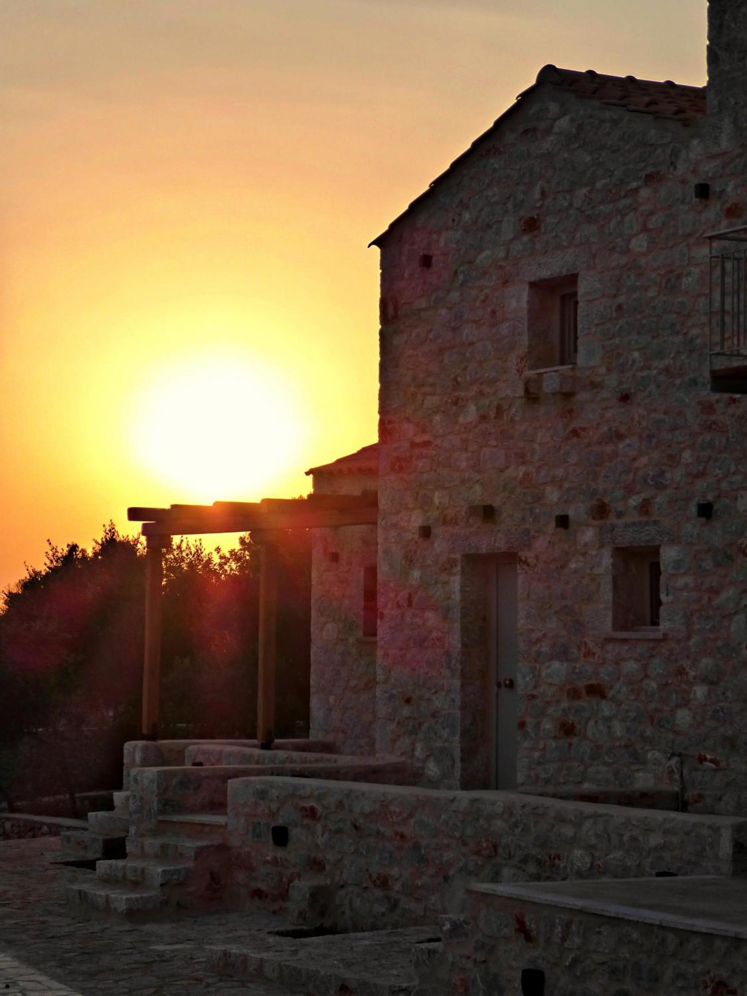 Terra Di Pietra Exclusive Suites & Apartments Areopoli Exteriör bild