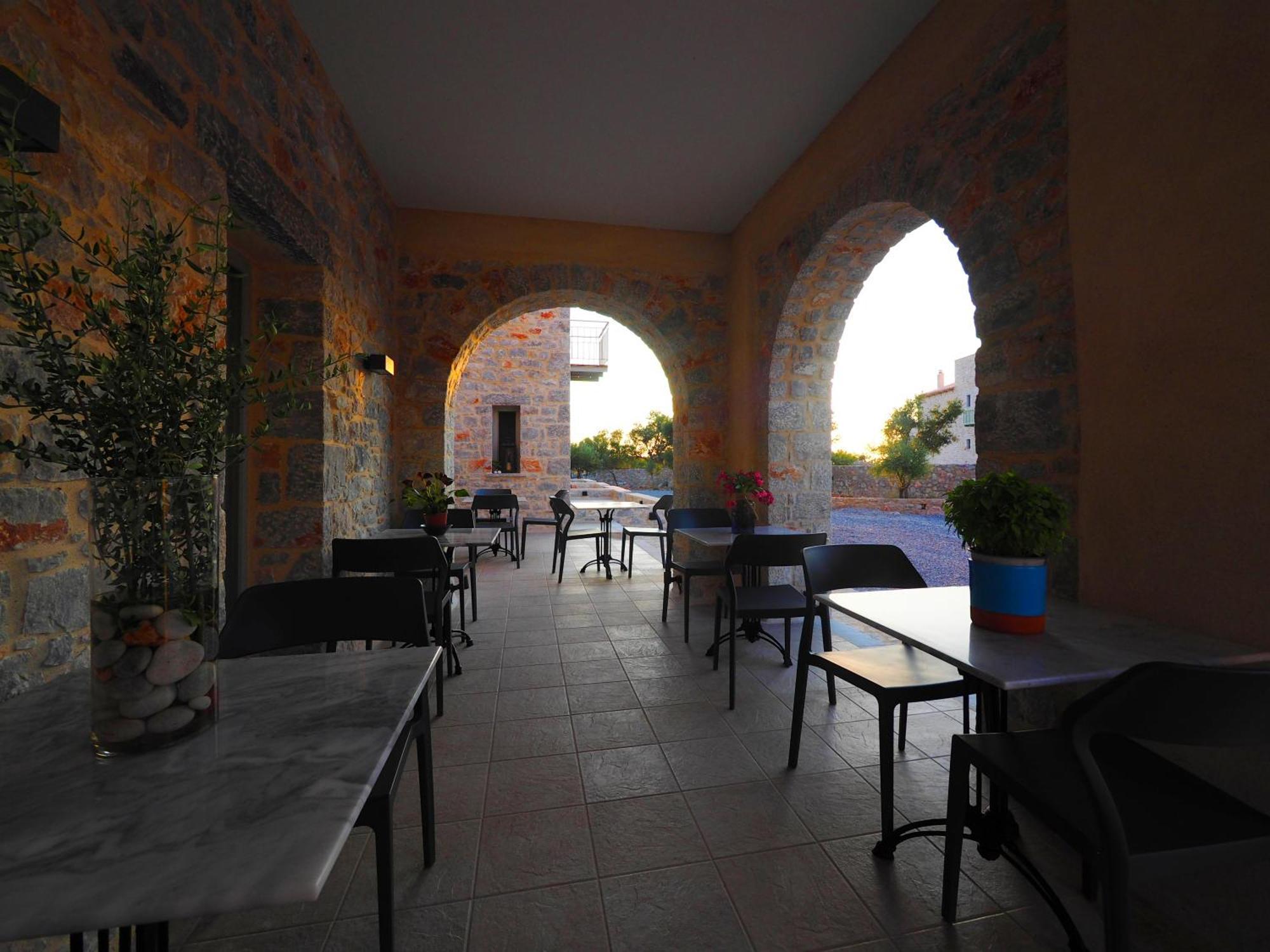 Terra Di Pietra Exclusive Suites & Apartments Areopoli Exteriör bild